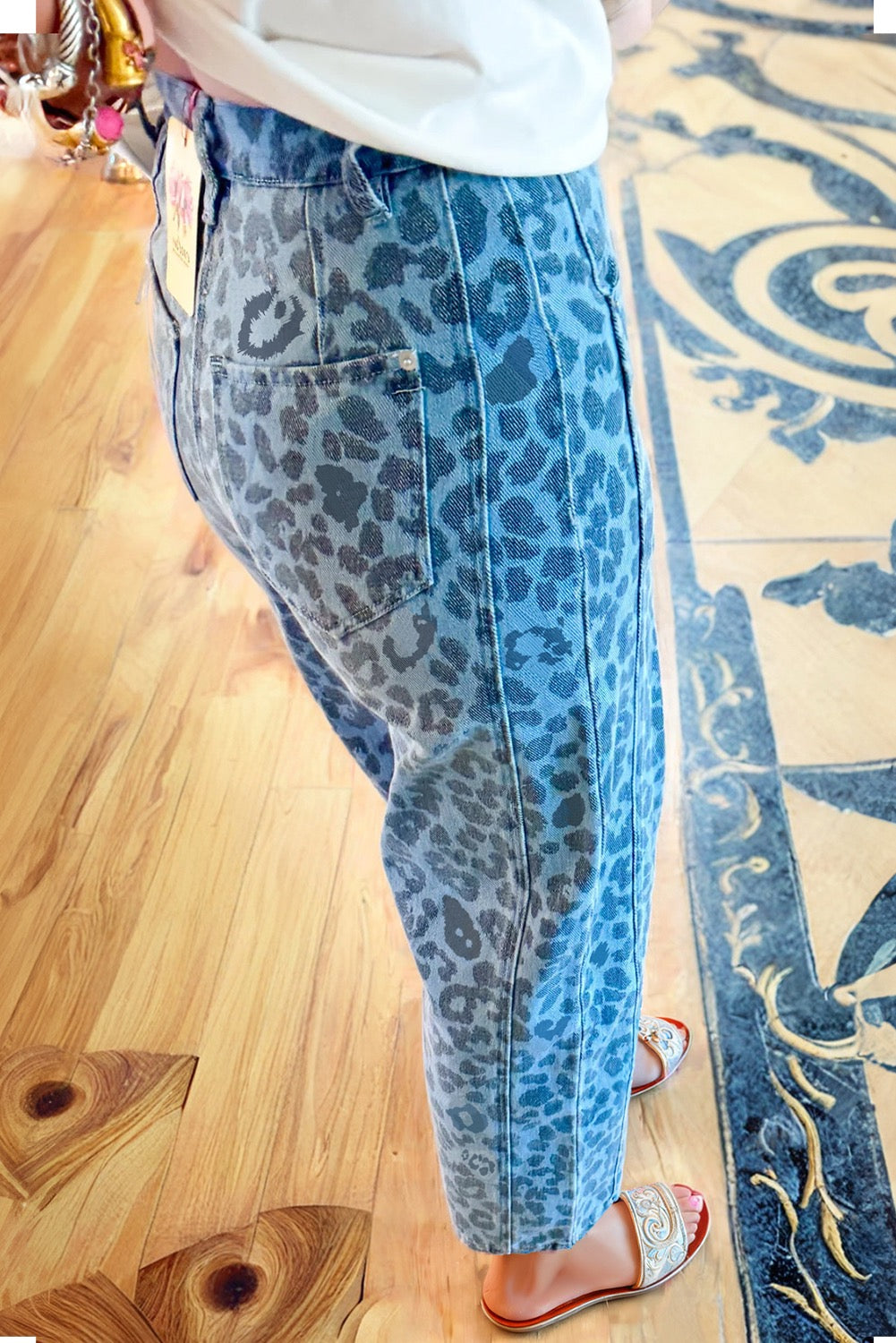 Eva Leopard Jean