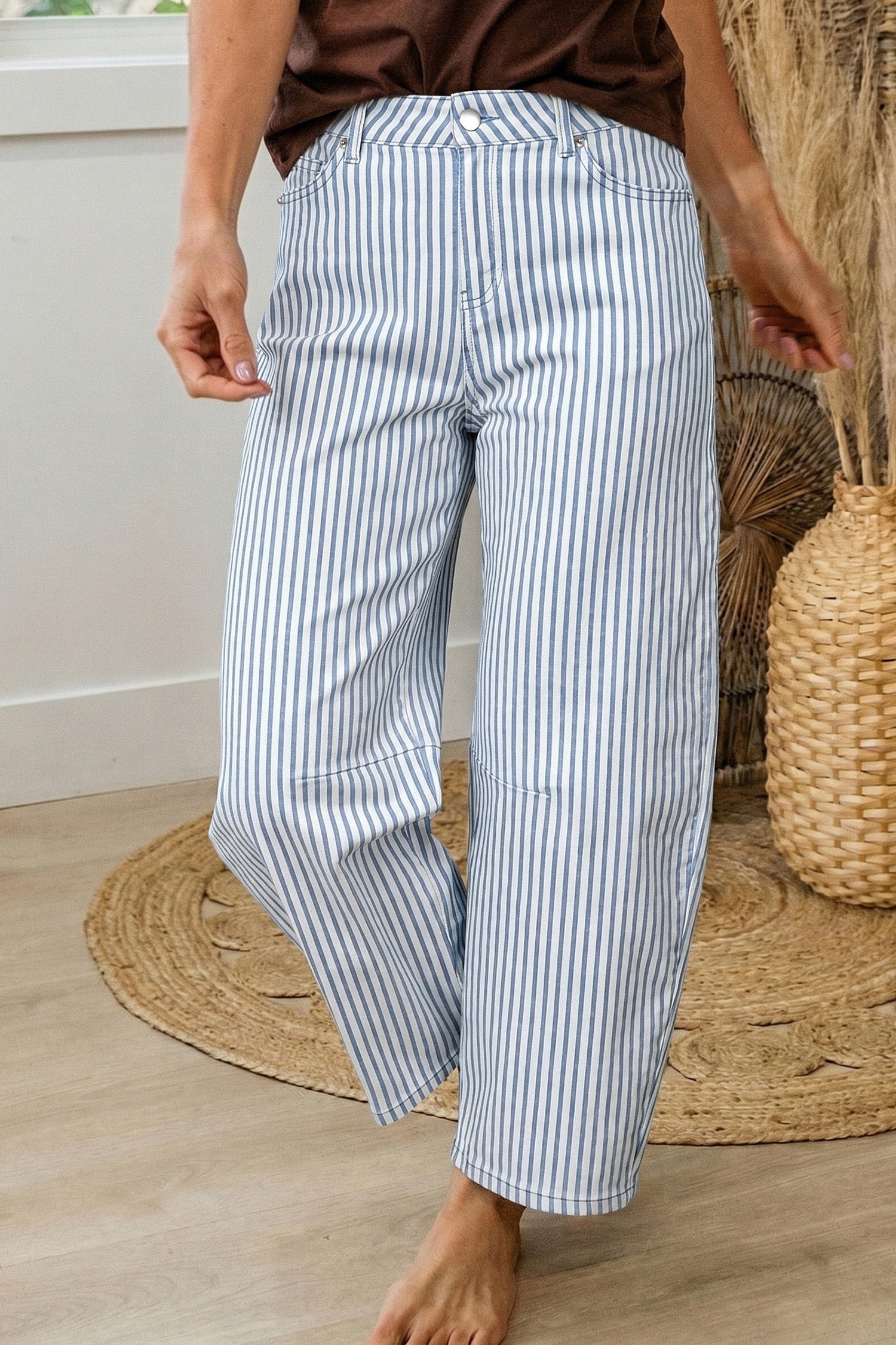 Get In Line Barrel Jean